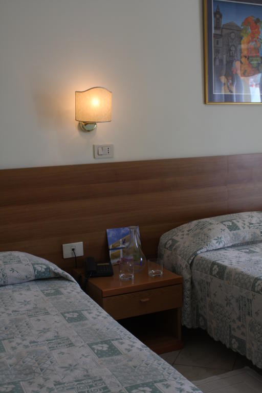 Hotel Lido Vasto Habitación foto